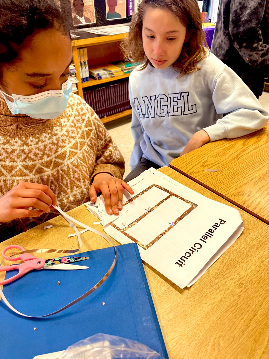 Grade 6s made paper circuits this week. We reviewed the differences between simple and parallel circuits. They did a great job troubleshooting and working together on this experiment. 💡💡💡💡🔌🔦