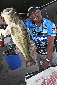 MISSILE_BAITS's tweet photo. It’s #flippingfriday! Flashback to 2012 when Ish caught over 100 pounds at Okeechobee using the D Bomb! Who else is excited for the Elite Series to kick off next week at Okeechobee? 💣🎣
#missilebaits #dbomb #bassfishing https://t.co/6fBfzNcztB