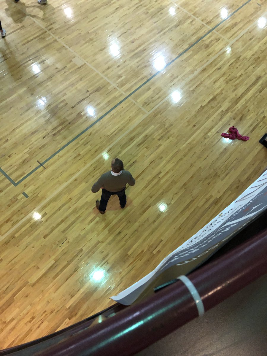 WLNPickleball's tweet photo. Should I drop the backpack on em https://t.co/4dkfeGv88D