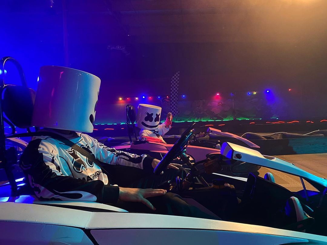 Melloupdateses's tweet photo. @marshmello @melloupdateses2 @JoyTimeCollectv Mas fotos de @marshmello en el detras de cámaras de Eternal https://t.co/n0YJLsidxL