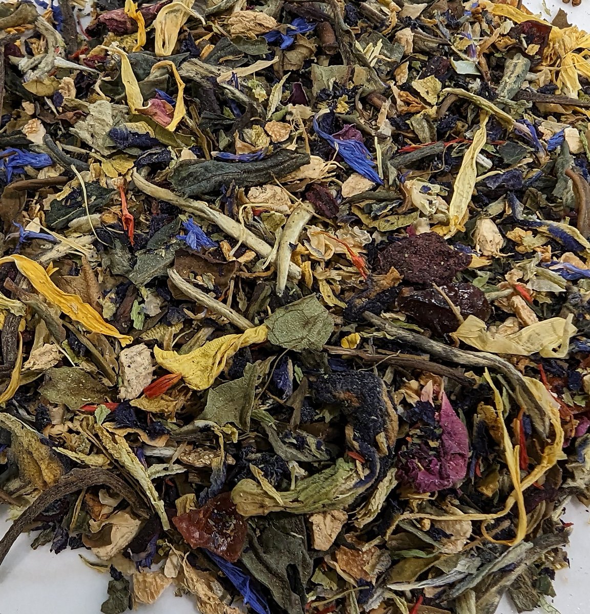 ThesaurusTea's tweet photo. Our first new collection of the year is a Darkish Crystal! A healthy dose of childhood nostalgia went into this set. This is my love letter to Jim Henson and Brian Froud, and I think I did right by them, with dynamic and rich flavors, as we drink our way through the world of Thra https://t.co/BZbjtRMetS