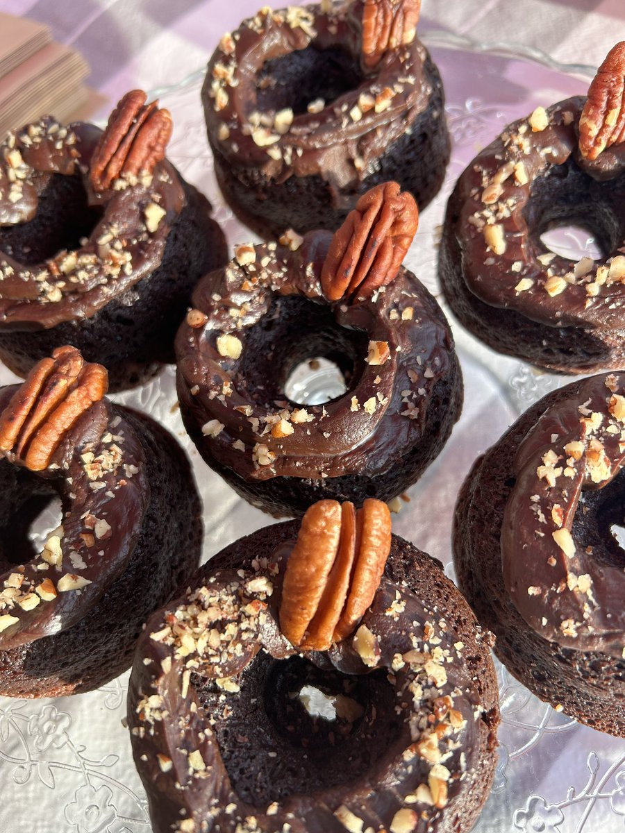 New trader alert. Vegan doughnuts galore and more. Visit Emma Makes’ enticing stall this Sunday 12th Feb for some gluten free, sweet treat options too. @hornimanmuseumgardens