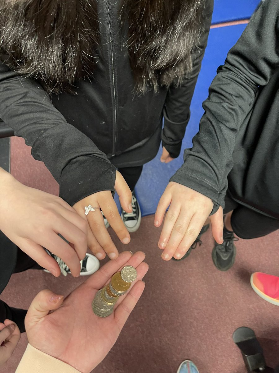 miss_molloy_'s tweet photo. 🪙FLIP FIT 💪🏽

Head or Tails ?🫰🏼

Winner chooses their preferred exercise after flipping a coin as they make their way through all stations. 

Next time i’m going to ask questions where they need to achieve the amount by completing each money station. 

Thanks @missmorrisonPE ✌🏼 https://t.co/r3lMjn1i4Z