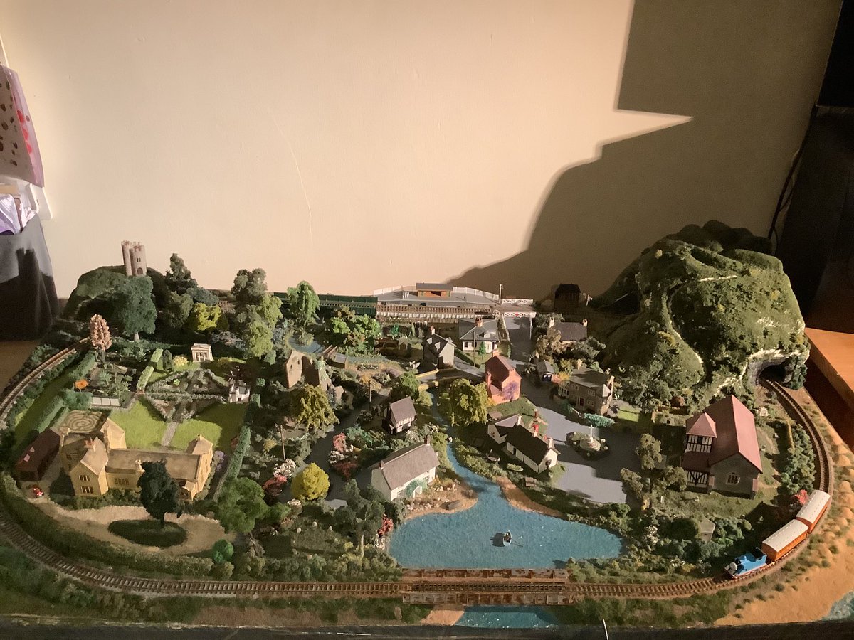 Matedwards7's tweet image. The great thing about the #TwitterModelTrainShow is that despite being struck down with a troublesome virus, I can still attend this weekend!