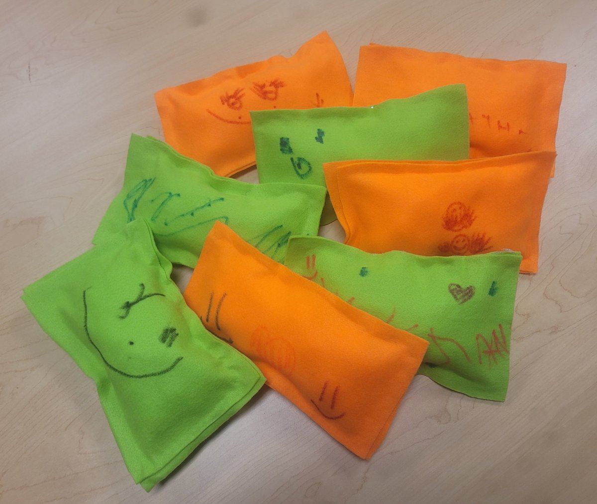 MicheleShipper's tweet photo. We completed our unit on Past and Present with a fun activity: making our own pillows like people had to do in the old days. They turned out so cute and everyone did a great job!
#FunFriday #craft #uniquelearningsystem #specialeducation #elementary @WSESWildcats @KellerSped https://t.co/ep7WcE9lpw