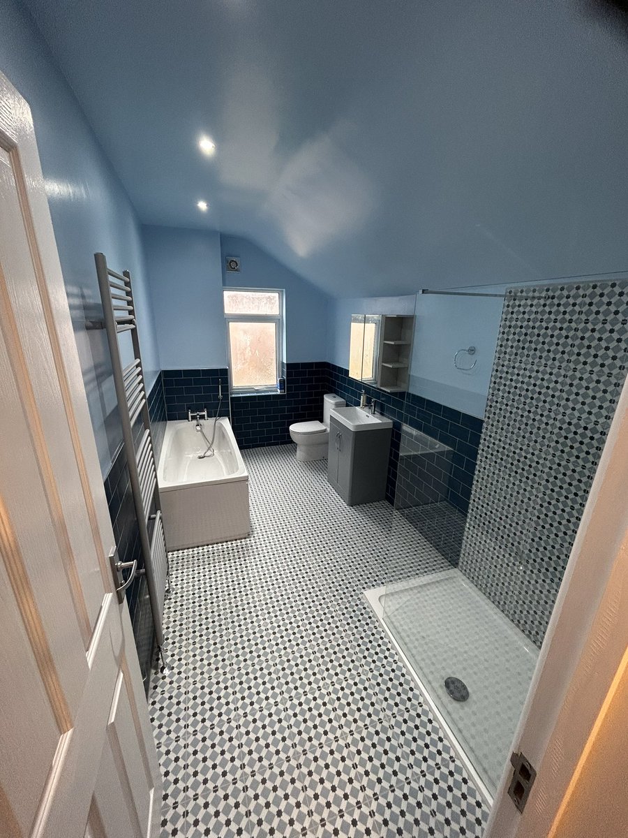 Seeley789's tweet photo. ⚠️ FRIDAY FINISH ⚠️

Attention to detail was 🔑 on this one . 

Blew my swede off at times , but over the moon with the finished project !! 

UP THE PRESTIGE BOYS 🙌🏼🙌🏼🔥🔥🔥

RTS APPRECIATED X💙

P.S Glad im in the pub 😃 https://t.co/3khjOMJRUl
