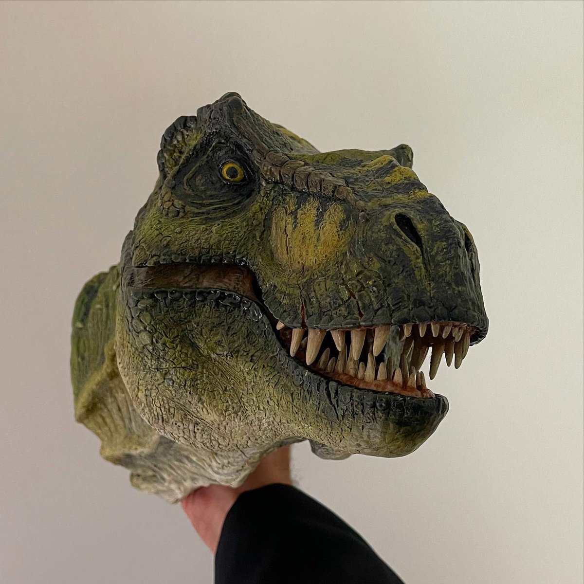 JurassicRepaint's tweet photo. JR.01 Male T Rex animatronic Bust prototype test 🦖🚧 WIP 

#trex #tyrannosaurusrex #jurassicpark #jurassicworld #jurassicreplicas #jurassic_replicas #jurassicrepaints https://t.co/yaRH8igbuA