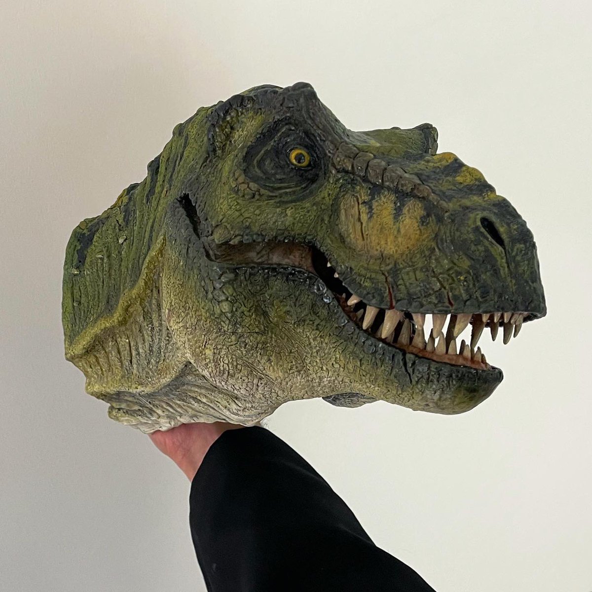 JurassicRepaint's tweet photo. JR.01 Male T Rex animatronic Bust prototype test 🦖🚧 WIP 

#trex #tyrannosaurusrex #jurassicpark #jurassicworld #jurassicreplicas #jurassic_replicas #jurassicrepaints https://t.co/yaRH8igbuA