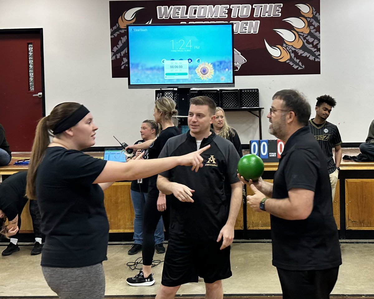 meme3rat's tweet photo. #HANDBALL is where it’s at today at @Lassiter_Lions! It’s the staff vs students handball game. @KYStagsHC and @JCPSKY, you NEED to attend one of these! Smack talk, strategy, and sweat abound! #physed #JCPSHPE #WeAreJCPS https://t.co/eWYNY5iuwW