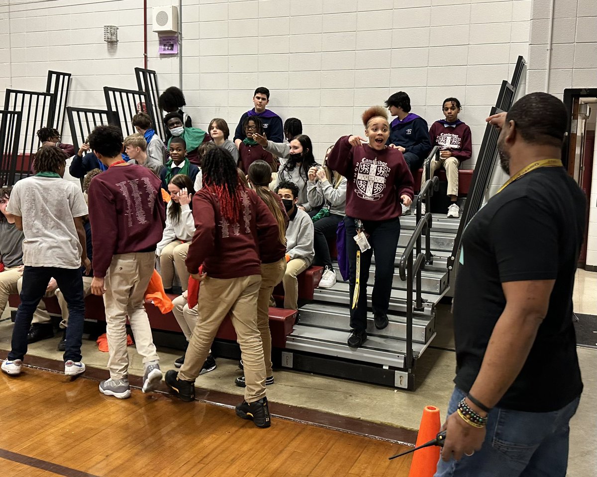 meme3rat's tweet photo. #HANDBALL is where it’s at today at @Lassiter_Lions! It’s the staff vs students handball game. @KYStagsHC and @JCPSKY, you NEED to attend one of these! Smack talk, strategy, and sweat abound! #physed #JCPSHPE #WeAreJCPS https://t.co/eWYNY5iuwW