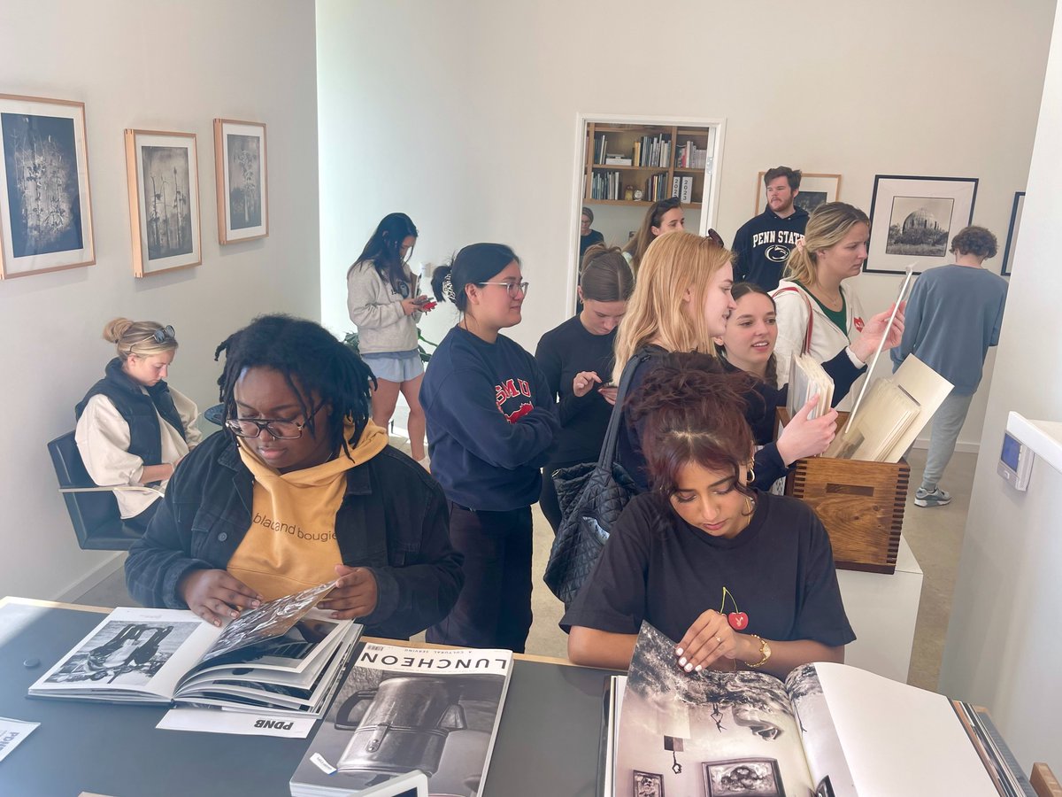 PDNBGallery's tweet photo. We had a lovely visit yesterday from Professor Anna Lovatt & her history of photography class from @SMU! Thanks so much for stopping by & checking out #KeithCarter & #EarlieHudnallJr.โs work. #smu
There are only 2 days left to view these two shows.
Info: https://t.co/Arm3N4TZVN https://t.co/Bnfwi5yXAA