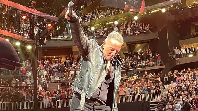 PasteMagazine's tweet photo. Bruce Springsteen and the E Street Band are on tour, still playing marathon rock 'n' roll spectaculars in their 70s. Read our review of their recent show in Atlanta. https://t.co/RETXeHL3iG https://t.co/A96NqP1Ad6