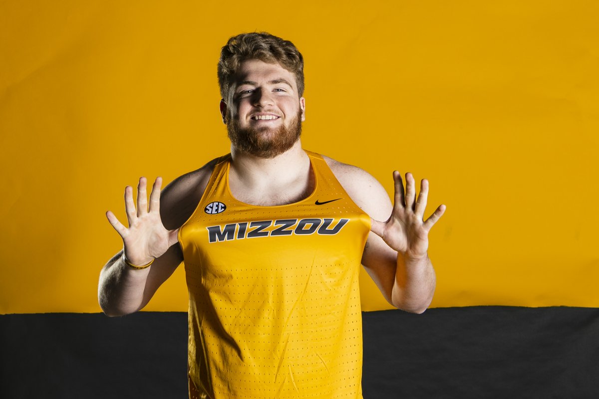 MizzouTFXC's tweet image. 💪🐯💪

@SamInnes11 takes 9th in the weight throw with a mark of 18.59m 🔥