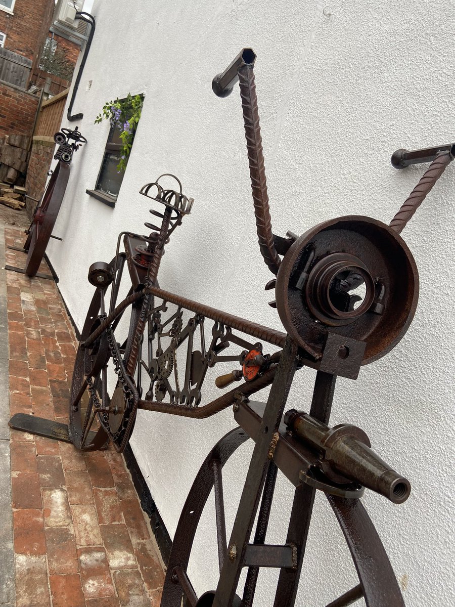 Lincoln_BIG's tweet photo. Take a look at the new bike stands at the Joiners Arms Pub, by the talented artist @kennyRoach4!

Swing by the pub at 8pm to hear the Ministry of Uke play in their finest steampunk attire 🎶

This project is part of our #LincolnCreates funding. https://t.co/hWakCtHT0T