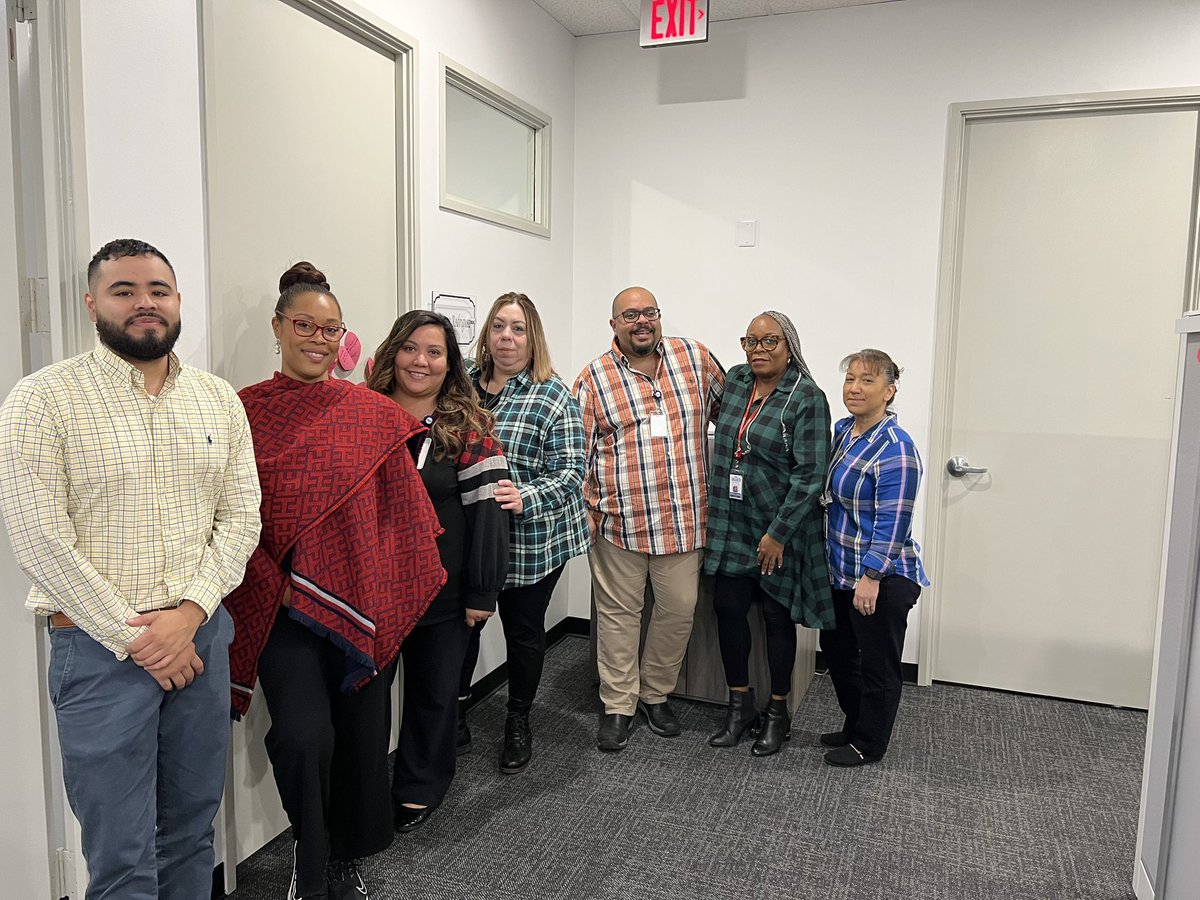 RamiroM76395001's tweet image. Part of my team celebrating National Flannel day.. #FunEnvironment #TeamBuilding #PayrollBusinessServices