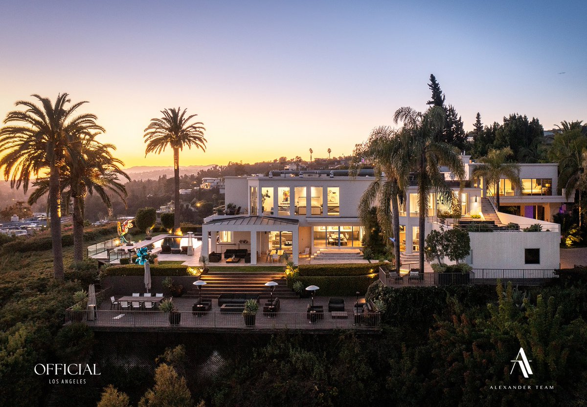 AlexanderTeamRE's tweet photo. JUST LISTED Mockingbird .#Estate - 1380 Mockingbird Place, #LosAngeles, CA - Price: $39.95 Million
Perched high above the city on one of the largest promontories in the #BirdStreets, 1380 Mockingbird Place is a rare offering that provides two unique residential opportunities. https://t.co/XqjWGVLf42