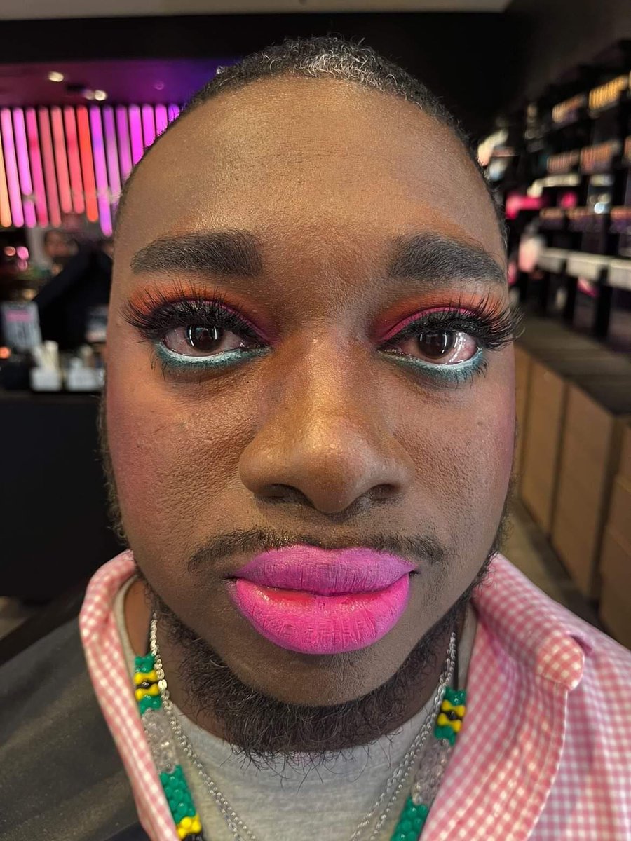 Dontavi13923040's tweet photo. FACE IS BEAT BITCH ‼️😜😜😁💯💄💄💄💋💋💋😘😍😘💞💓💗💕 LOVED MY MAKEUP 💄#LenoxMall #Macmakeup #Maccomestics https://t.co/LoBI2k96fw
