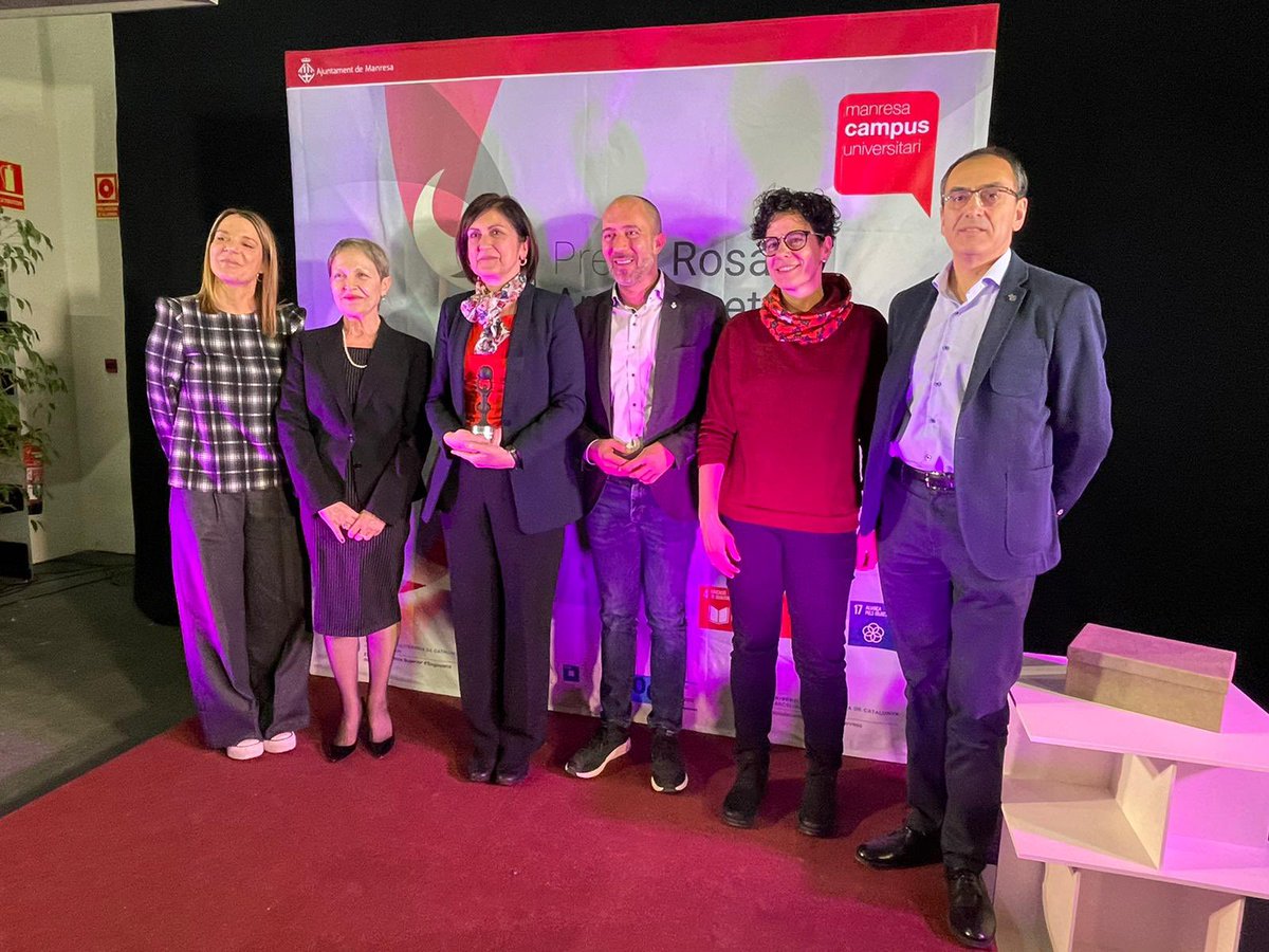 ajmanresa's tweet photo. 📸 La docent i investigadora Maria Roser Valentí Vall ha rebut aquest vespre el 3r Premi Rosa Argelaguet i Isanta en un acte bonic i emotiu que ha fet el ple.
 
👩‍🎓 Doctora en Física i experta en física teòrica de la matèria condensada, el jurat ha destacat la seva trajectòria. https://t.co/reLacxHsTb