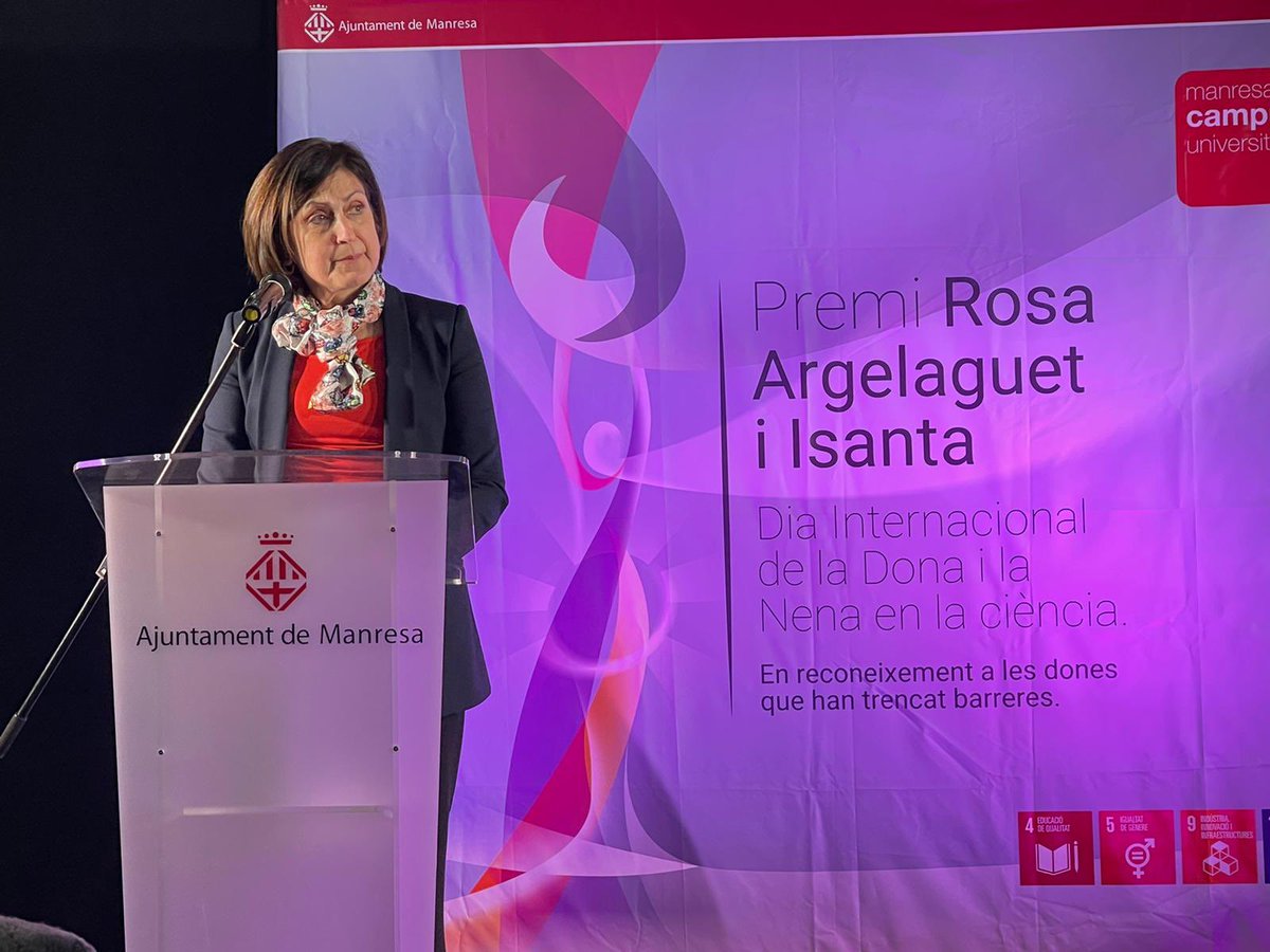 ajmanresa's tweet photo. 📸 La docent i investigadora Maria Roser Valentí Vall ha rebut aquest vespre el 3r Premi Rosa Argelaguet i Isanta en un acte bonic i emotiu que ha fet el ple.
 
👩‍🎓 Doctora en Física i experta en física teòrica de la matèria condensada, el jurat ha destacat la seva trajectòria. https://t.co/reLacxHsTb