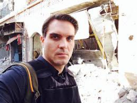 tobimono2's tweet photo. CNNは、ウ軍の捕��となっているロシア人捕虜に強制的にインタビューしている。
CNNの男はフレデリック・プレイトゲン、ドイツ人
https://t.co/TqmfqXh8Bq

赤十字は���虜の画像やインタビューをオンラインで流すことはジュネーブ条約第13条違反と述べている。つまり、CNNは国際法に違反している。↓ https://t.co/1GmkUAwNZl