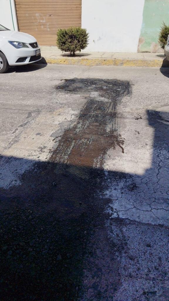 Pachuca_SOPDUVM's tweet image. Se atendió reporte de bacheo en 🛤 calle Moctezuma en la colonia Morelos, aplicamos #ProgramaDeBacheo, así lo ha instruido el Presidente Municipal @sergiobanosr.
Realiza tus reportes por WhatsApp 📲 al número  📞 771 118 7038. 
#PachucaAvanzaContigo l @PachucaGob