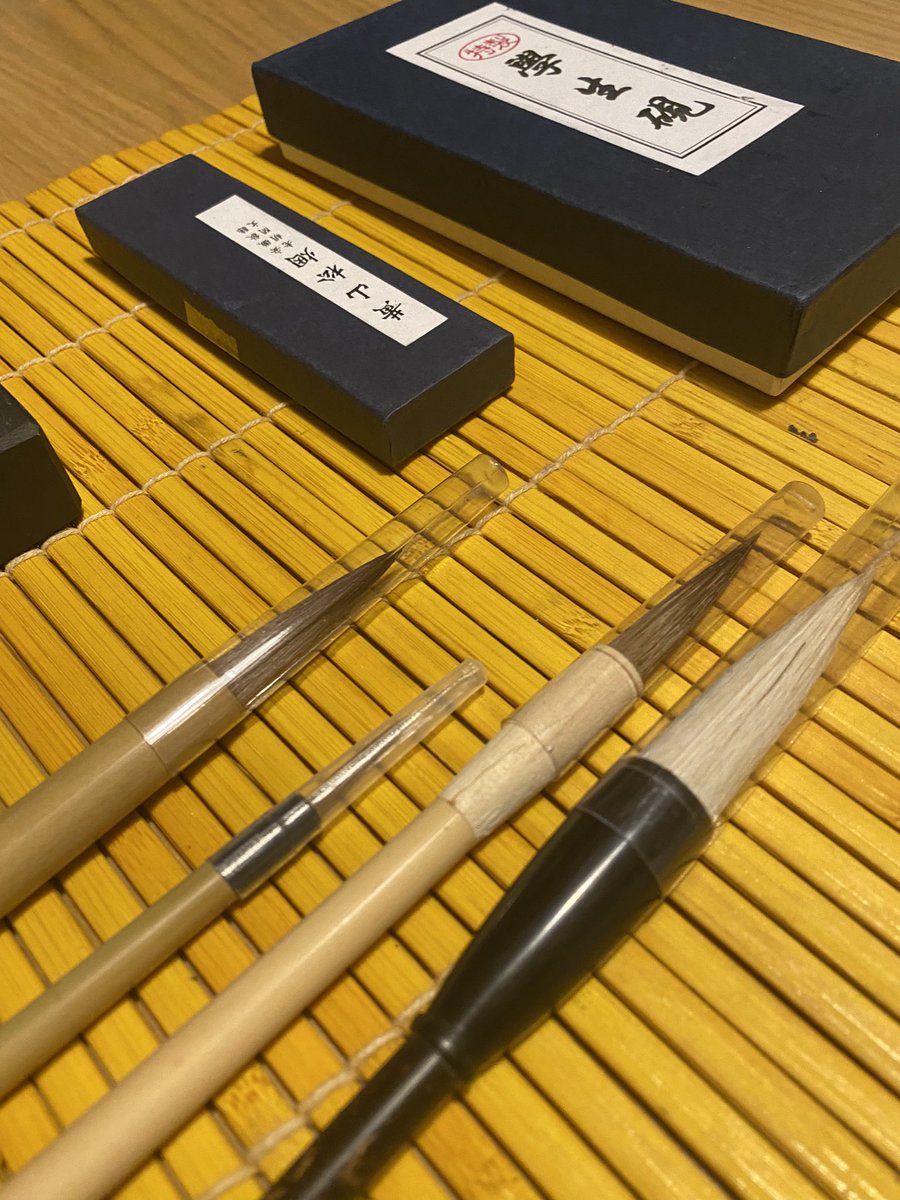 art_educ's tweet image. Avui he portat aquestes eines a l’aula i en el context de l’art japonés i la natura (la sostenibilitat)…hem parlat de la pintura Zen Sumí-e, hem parlat de dibuixos,de tintes i de maneres de veure i representar el món…15-16 anys/4t-ESO Ulls brillants i silenci apassionat #sentit