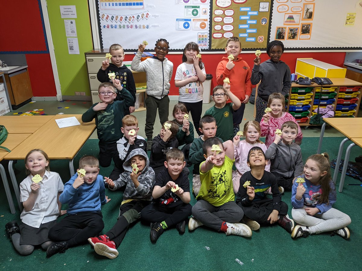 MrHendersonKPS's tweet photo. What an amazing week P2 had! From surprise visitors to positive postcards! We were also blown away by a very special gift from @MrsMitchellKPS and P6/5, which made us think about ways we can connect with others in our school and community. @KnightsridgePr1 https://t.co/qL7y92Uvlo