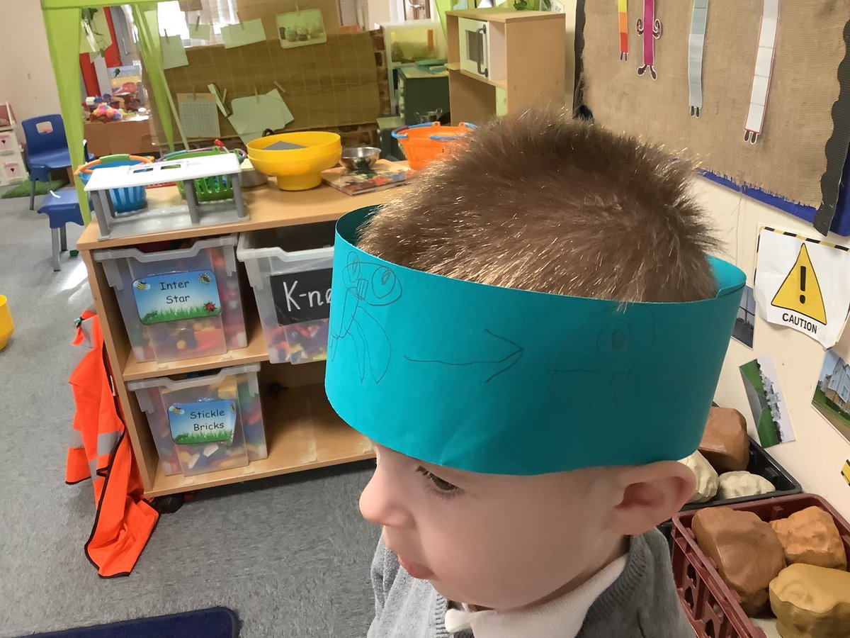 KnockhallEYFS's tweet photo. The conclusion of The Gingerbread Man looked like this…gingerbread baking, story hats and a story telling session led by the children 📖 @KnockhallSch @KnockhallEYFS https://t.co/DNmtJcC9AD