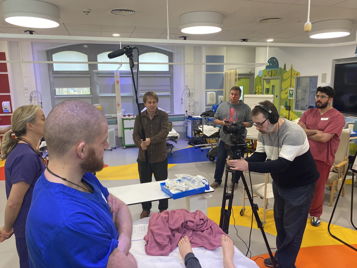 A day of filmmaking took place @UWEBristol today after teaming-up with doctors/nurses from Bristol Royal Infirmary to produce a simulation showcasing the management of ‘blast injuries’ in paediatric patients 🎥🚑💉💊🩺 #majortrauma #BRI #UWE #education #learningresources