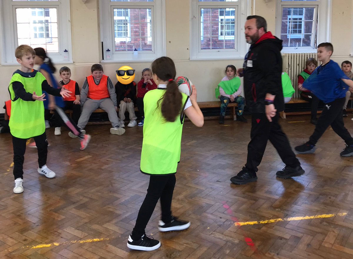 BubsyTownhill's tweet photo. Year 5 are thoroughly enjoying their rugby sessions with @A_NewtDTCS as part of the transition programme with @dylanthomas_sch We have learnt lots of amazing new skills! #tcsyear5 #TCSHW @WRU_Community https://t.co/5sCOubLai9