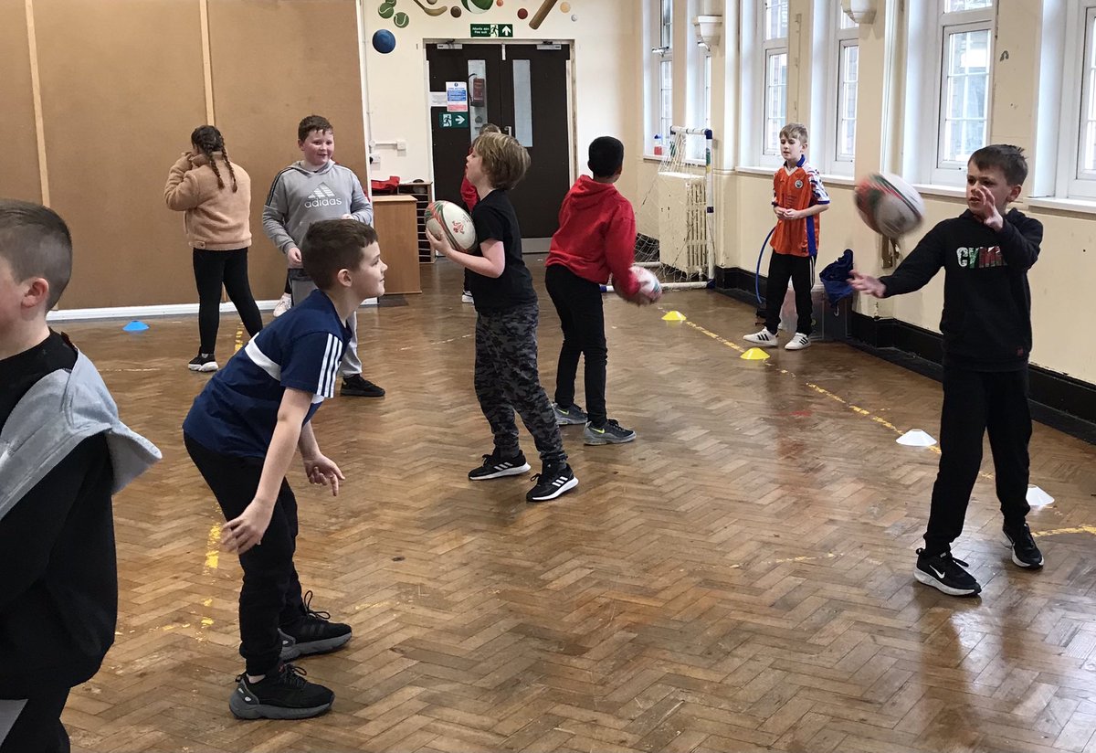 BubsyTownhill's tweet photo. Year 5 are thoroughly enjoying their rugby sessions with @A_NewtDTCS as part of the transition programme with @dylanthomas_sch We have learnt lots of amazing new skills! #tcsyear5 #TCSHW @WRU_Community https://t.co/5sCOubLai9
