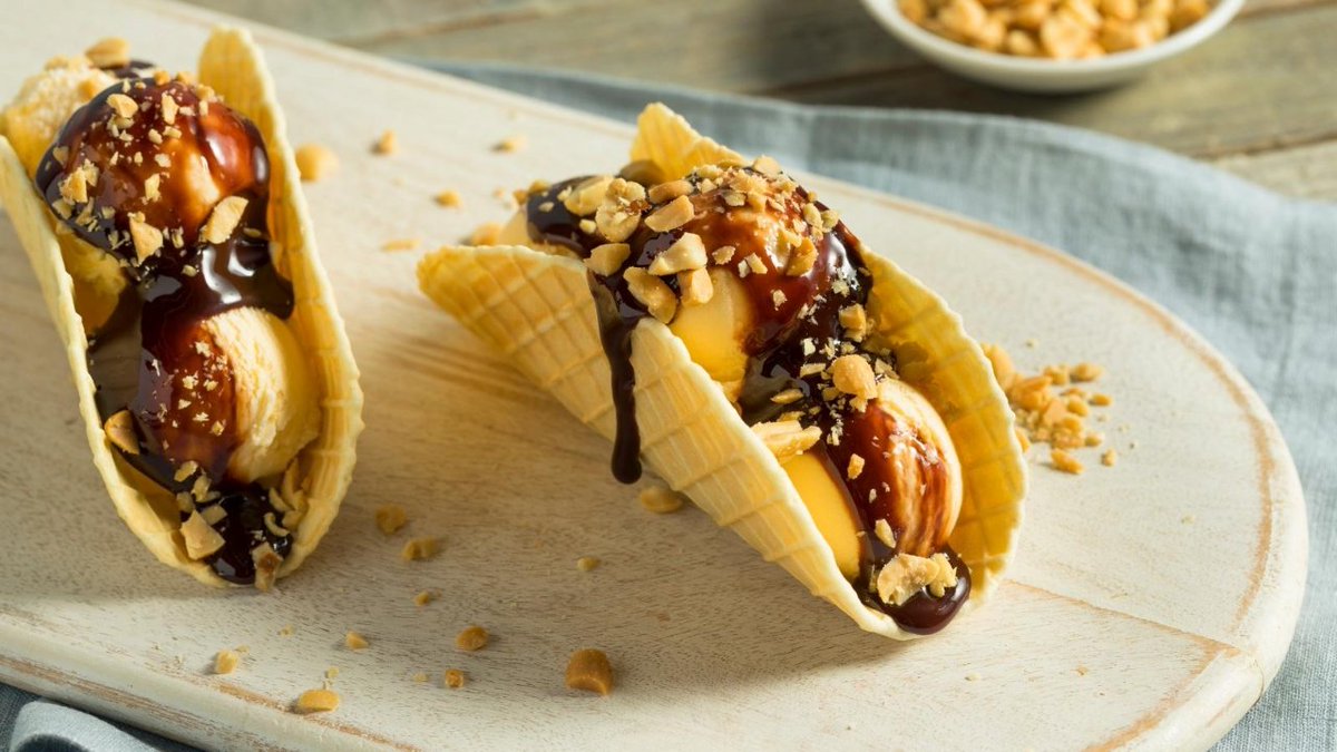🌮 Check out these delicious ice cream tacos! 🍦 These easy to make treats will be a hit at any children's party. 

Follow this link for the full recipe 👉 i.mtr.cool/okkyopwtra 🙌🏼 

#IceCreamTacos #FrozenTreats ❄️#KidsRecipes