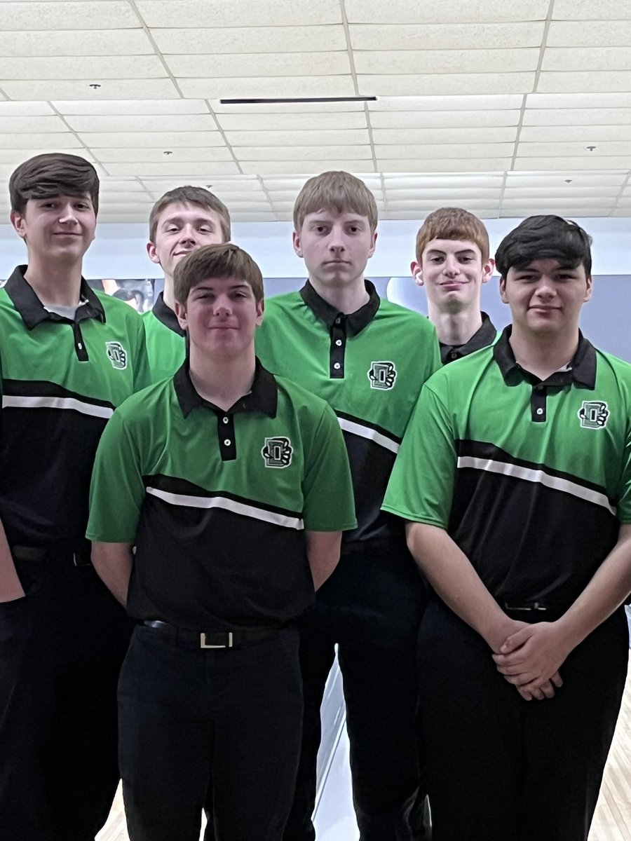 e_m_hedden's tweet photo. Good luck to these bowlers today! #greenismagic #scotchdoubles @DerbyAD @DHS_Panthers https://t.co/vLnRHrw9MC