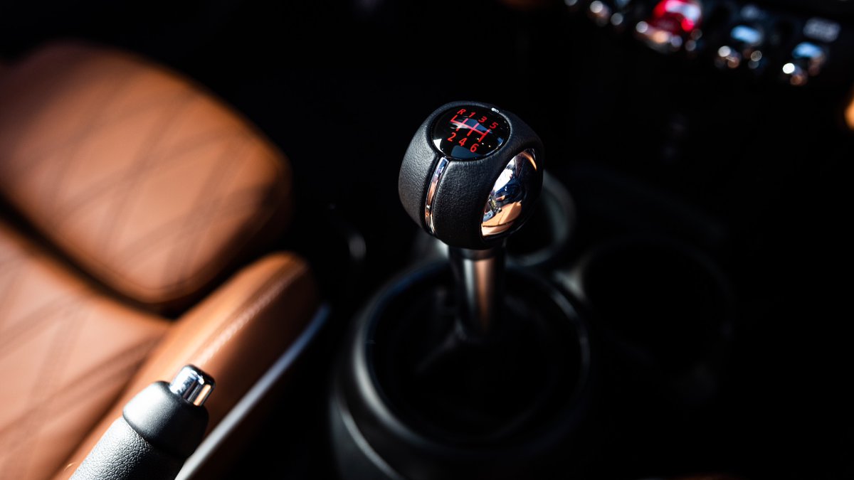 Flyin18T's tweet image. #ManualTransmissions Mini adds back manual transmission on more models dlvr.it/SjDpDH