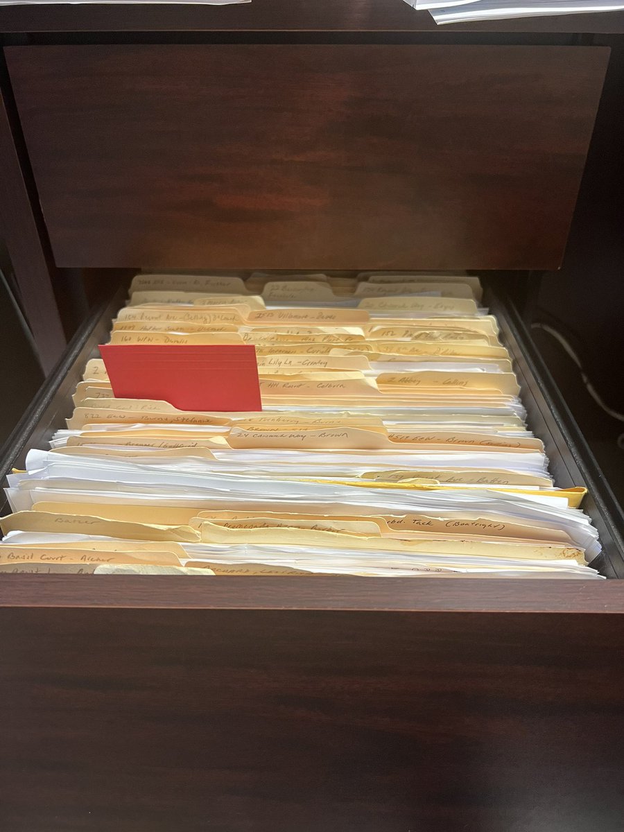 PNPRE's tweet photo. We use an archaic way to track which of our past clients we’ve called and which we need to call. In a tech world it maybe crazy but we enjoy staying in touch with those we built relationships with. What do you do to maintain your client base? https://t.co/mATaUxuRos
