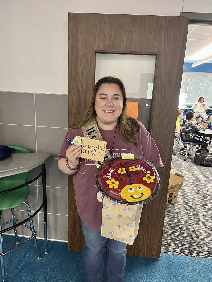 HofiusSunshine's tweet photo. Happy early birthday to the AMAZING @LBrennanELA!!! We are so lucky to have you as a member of Sunshine... Beautiful inside and out!!! 💛🌻🥳 https://t.co/wiNJpzuWPB