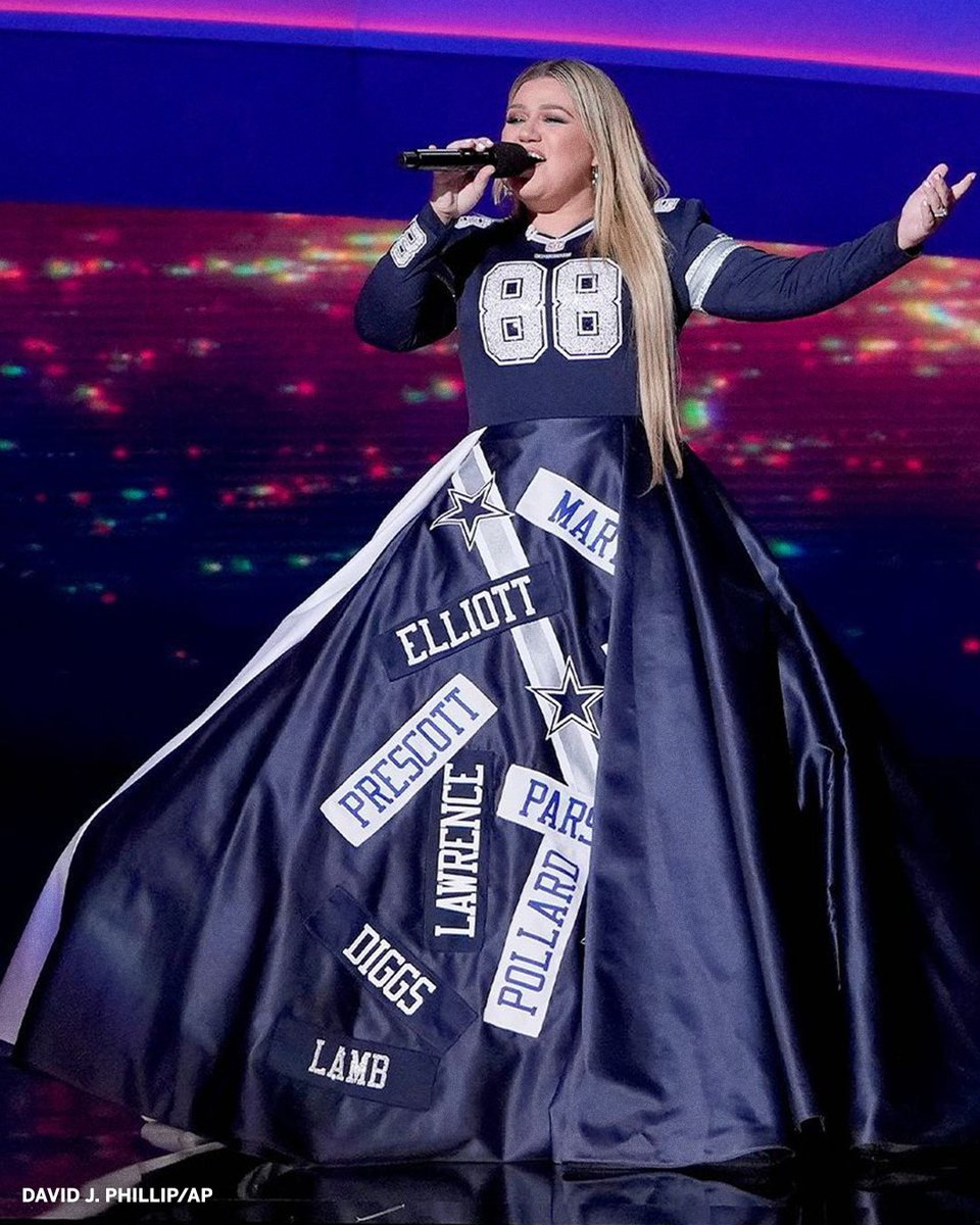 marcanthonyis70's tweet photo. @EricNews8 @NedaNews8 @FrankieVizzle @EvanNews8 Love The Comfortability!! Speaking of nice fits did you check out Kelly Clarkson's Dallas Cowboys dress last night on NFL Honors? The first woman to host the show! #UpWith8@11am!!😍😍😍 https://t.co/3Gta12k0fm