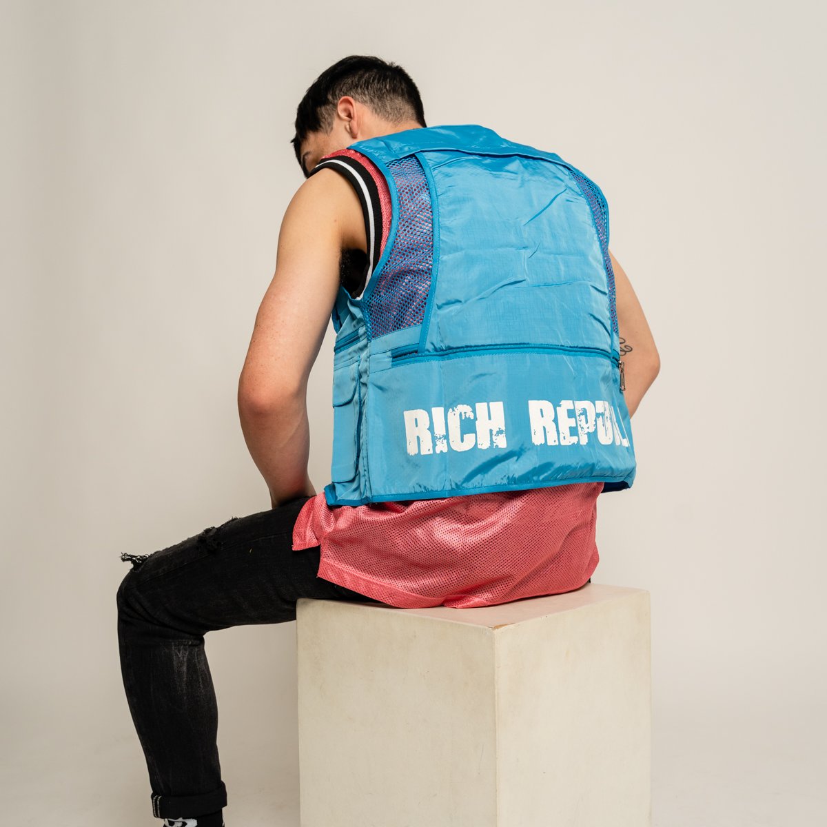 _RichRepublic's tweet photo. Get yourself a fresh new vest to complete your winter outfit! All you have to do is head over to our website. https://t.co/g1dTsL5wx7