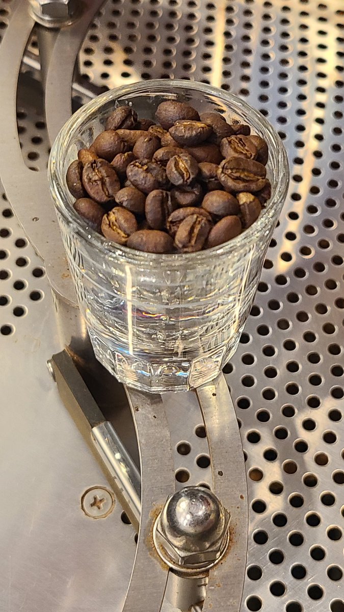 caffedbolla's tweet photo. Behold!
Ethiopia Keffa Wush Wush Black Honey.
#SLC #freshroasted #freshbeans
#SaltLakeCity #coffeeshop https://t.co/qwrETqWoAk
