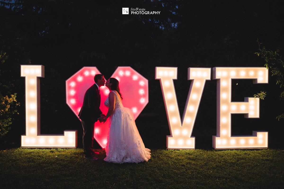FitsAndStops's tweet photo. Deep dive details. Rustic venue. And big, big L 💓 V E.
It's Friday, so why not check out Denise and Steven's wedding day story back at my blog? 
https://t.co/5ofPQK7tJc https://t.co/wrctTQQ6CT