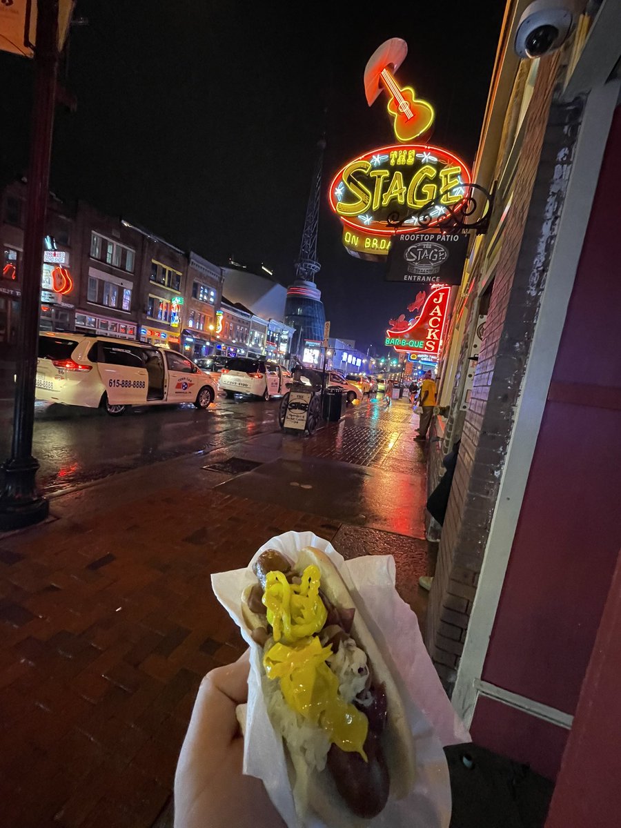 Justhomas33's tweet photo. Hotdog…Nashville Edition. #grubtour @coryclements_ https://t.co/JucdLkal9K