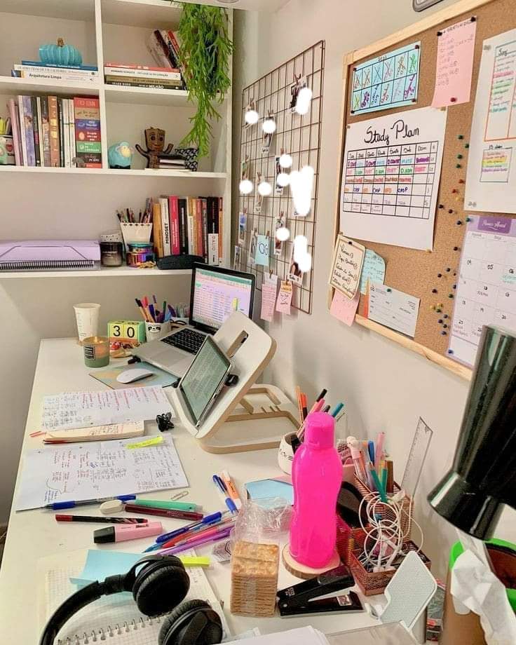 -
أمرُ المؤمِن كُلُّه خير وفواتُ أمنيةٍ لا يعني دائمًا أنَّها شرٌّ صُرف عنك، فقد تكُون شيئًا جميلًا حُرمتَ منه ليستخرجَ منك عبوديَّة الصَّبر، وطيبَ المنطقِ في البَلاء، وحسنَ العهدِ بالغيبِ، ومعرفةَ قدرِ الدُّنيا، ومقامَ ما فقَدت 💙🌸.

#جرعة_تحفيز