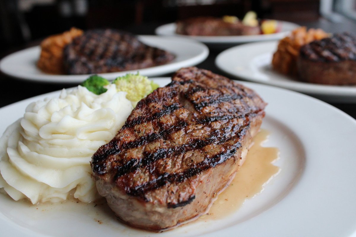 Valentine's Weekend 🤝 Super Bowl Weekend

Join us to dig into the delicious Sweetheart Dinner for Two &amp; enjoy a KC Strip in honor of the boys in red!

Spots are filling up fast! Make yours TODAY.

Reminder: All locations will be CLOSED for Super Bowl Sunday!