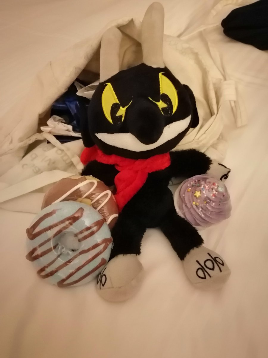 Troycosplay's tweet image. The Devil and his precious sweets. We need to see more of his sweet tooth! 

#RENEWTHECUPHEADSHOW #thedevilcuphead #cupheadthedevil #thedevilplush