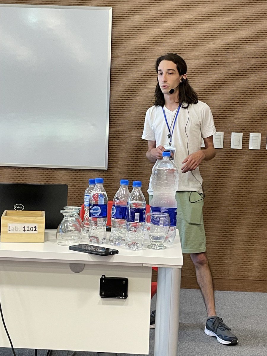 Tobías Carreira Munich tests diffusion processes over a dynamic product space, with the aim of exploring development strategies for countries #NetSciX2023 <a href="/icc_uba_conicet/">ICC</a>
