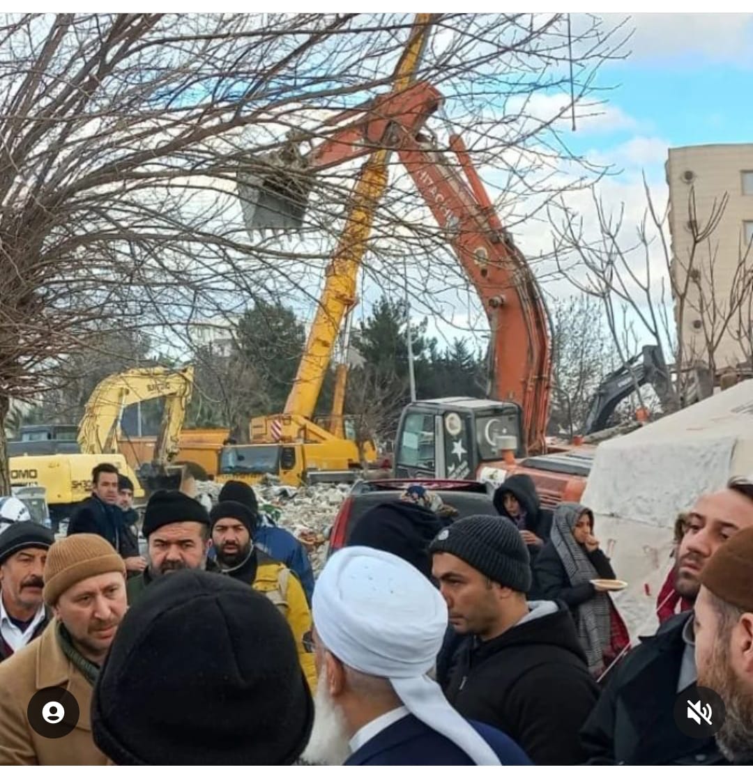Adiyaman da yardım yağiyor,
Vatandaşların yüreyi kamu gücüyle ile birleşince.