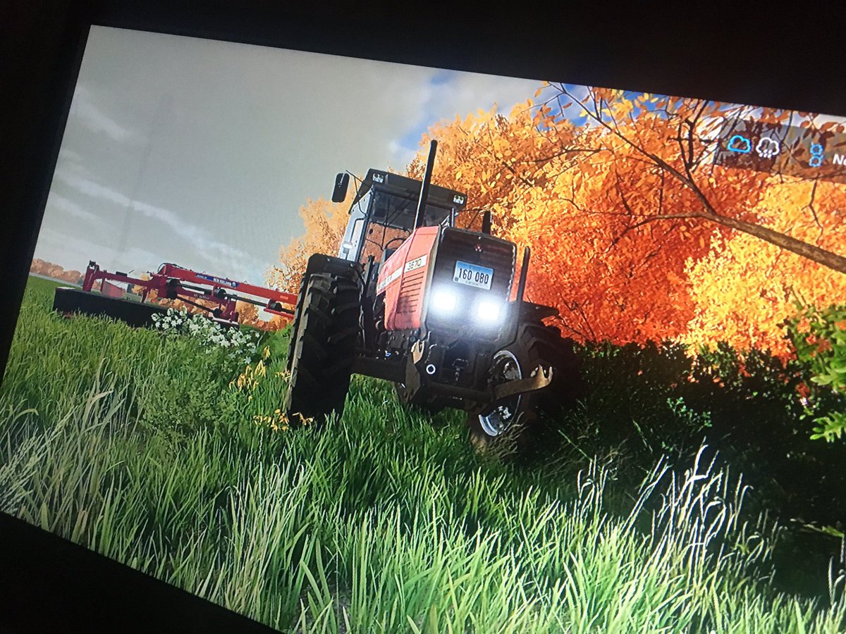 myronbenjamin4's tweet photo. Buddy of mine played #FarmingSimulator22 with me and we boutta cut and bale hay in November lol https://t.co/U6B95HJqLX