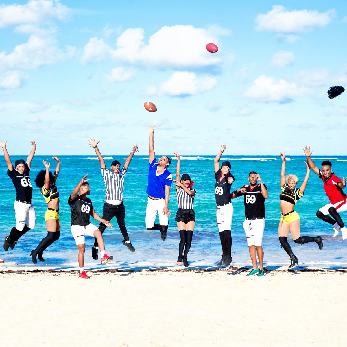 MajesticResorts's tweet photo. Get your #team spirit ready! #SuperBowl #Sunday is almost here and we can't wait to watch the big game at #MajesticResorts. 🏈 Which team will you cheer for this year? 

 📷 Courtesy of @lovevowsphotodr. https://t.co/dUnp49L8Ld https://t.co/Q6JMomqdl0