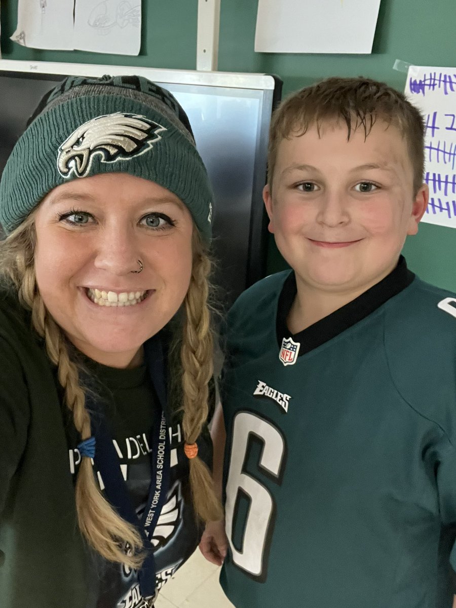AshlyDuin's tweet photo. We have eagle spirit over here #WYgobirds https://t.co/vXZKX1fHgV