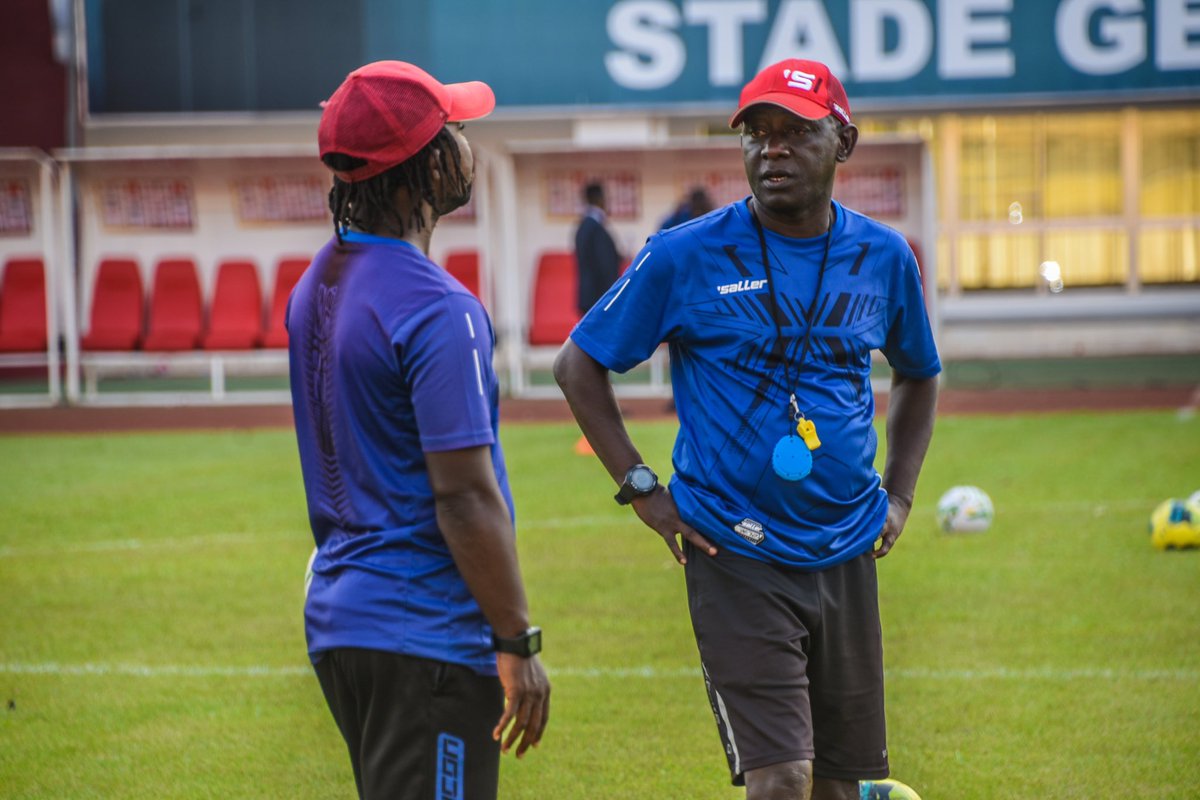 HACofficiel's tweet photo. 👊🏾⚡️👊🏾 Les 𝗠𝗮𝘁𝗮𝗺𝗸𝗮𝘀 se sont entraînés ce soir au Stade GLC, une dernière avant la réception du @SimbaSCTanzania 🇹🇿
#TotalEnergiesCAFCL #HACSimba
#PanAfricanTeam🔴⚪️ https://t.co/bfQRXsuQtC